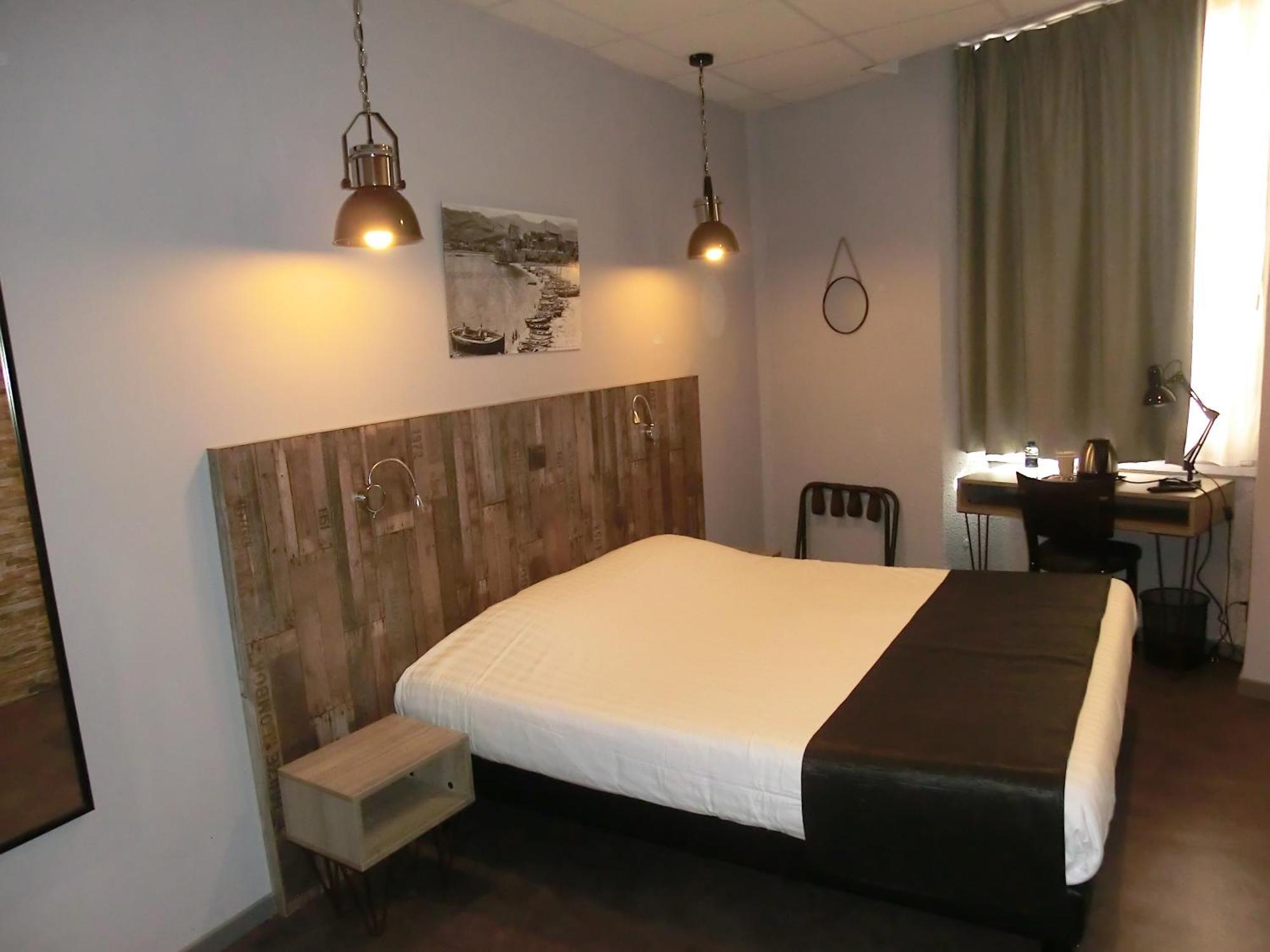 Hotel Sur Le Quai Port Vendres Szoba fotó