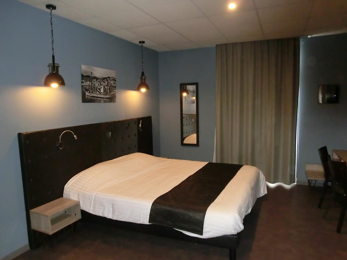 Hotel Sur Le Quai Port Vendres Kültér fotó